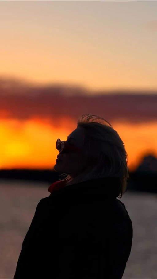 Send this to whoever takes your pics 🥹
Missing Icelandic sunsets I think I might have to go for a round 2 ✨

#phototips