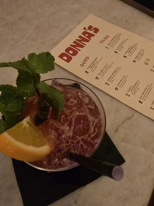 🥃 Donna’s is now open in the Heights. The new bar, located in the former Ready Room space on White Oak, comes from a partnership between Bobby Heugel and Jacki Schromm.

Hospitality is placed at the center of the experience, with a room designed to invite quiet conversation, reel-to-reel music recordings, casual meetings and neighborly connections.

🍹 Signature cocktail options include citrus vodka brightened with raspberry and lime in the Disco Raspberry Limeade, rye whiskey with strawberry, toasted coconut and pineapple in the Rye-Ami Vice, or blanco tequila lifted by a garden cordial in the Sound Garden. 🍸 Classics are interpreted through the bar’s lens, whether in Jacki’s Martini, built with equal parts Plymouth gin and Dolin vermouth accented by Cocchi Americano and a lil Parmesan-and-olive garnish, or in the Sloe Gin Fizz, where grapefruit and lemon meet a soft crown of egg white and soda. 🍋

🧊 More meditative compositions are offered as well, such as Good Will, where bourbon is infused with miso and banana then finished with chocolate bitters, or Tuesday Breakdown, which layers Irish whiskey with bitter vermouth and Fernet mente. Each drink is crafted to feel intentional, lasting and comfortably familiar, reflecting the bar’s dedication to creating a space where community is quietly fostered one glass at a time.

🕔 Open daily from 2 p.m. to 2 a.m.

📍 @DonnasHouston 2626 White Oak
📸 @The.Cheat.Meal