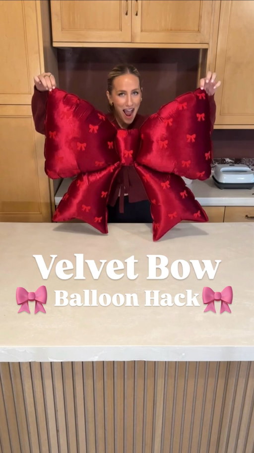 Follow first & Comment “BOW” and I’ll send you the supplies 🔗 so you can make your own! ✨just make sure you’re following me so it goes through ✨

I love that you can deflate this so it doesn’t get crunched in storage!

I saw @andrefigueiredoo make this and had to try it! 😍

#christmasdecorations #bow #diybow #velvetbow #christmasdecor #holidaydecor