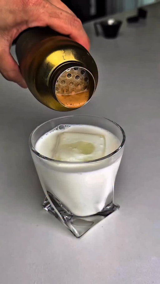 POV: your coffee just went first class. This Brown Sugar Shaken Espresso hits all the cozy notes — sweet, bold, and extra frothy.

Recipe breakdown: Double espresso Brown sugar + pinch of salt Shake with ice for 20+ seconds 
Pour over ice, add milk, and enjoy that first sip moment.

One of the easiest upgrades to your morning routine. 
Would you trade your normal latte for this?

#HomeCafe #CoffeeReels #IcedEspresso #BrownSugarLatte #DailyCoffee