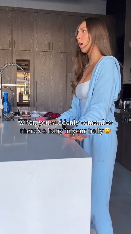 This happens on the daily😂🤰 

#pregnant #pregnancy #momtobe #firsttrimester #secondtrimester