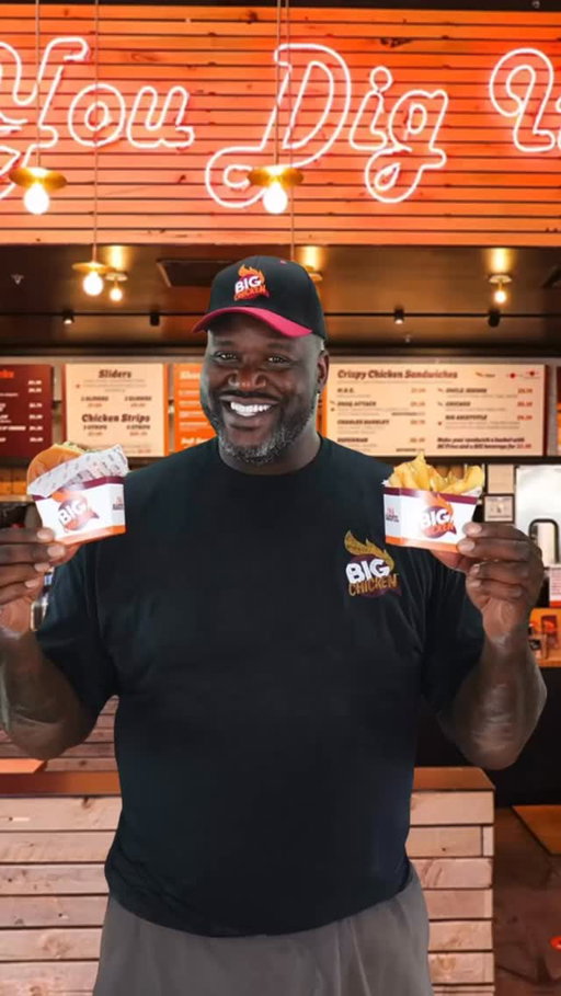 Cashier Checks Shaq’s $100… at Shaq’s Restaurant