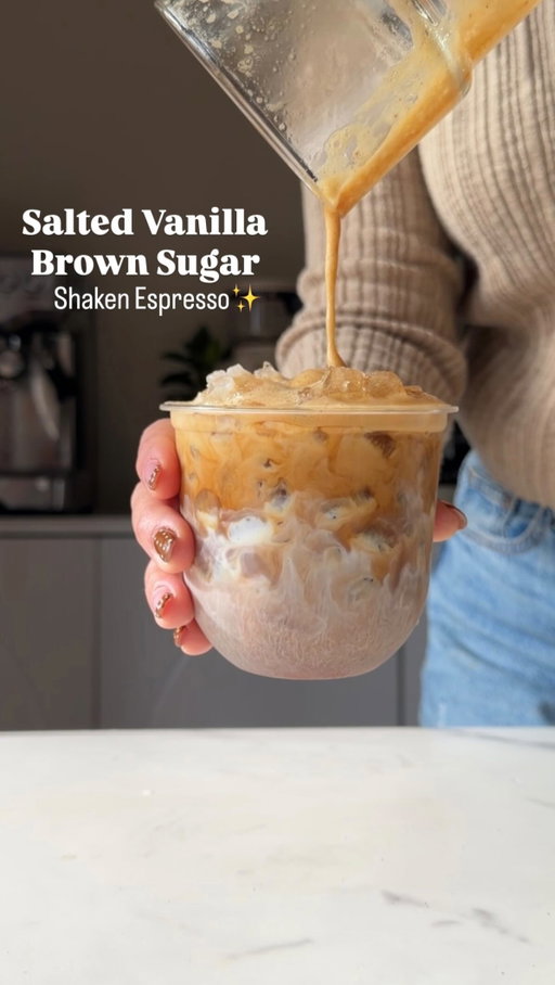 Salted Vanilla Brown Sugar 🍁🤎✨
From the series: the simple favorites 🤤 

Recipe:
1/2 tbsp Brown sugar 
Pinch of salt 🧂 
1/2 Vanilla Paste 
1/2 tsp honey 🍯 
2 shots of espresso 
Add ice and shake it 
Add ice to a cup and Milk 

#coffee #icedcoffee #saltedlatte #saltedvanilla