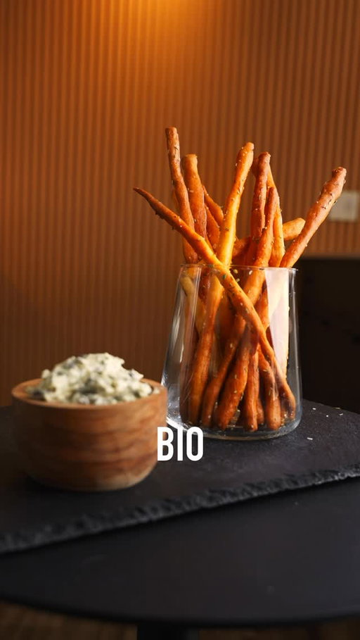 Easy Crunchy Bread Sticks‼️

Honestly these are insanely good. All my recipes are linked in my bio! 

Macros For About 10 Sticks:

242 Calories 
12g Protein
45g Carbs
1.5g Fat

#highprotein #macrofriendly #healthyeating #healthyfood #recipeideas