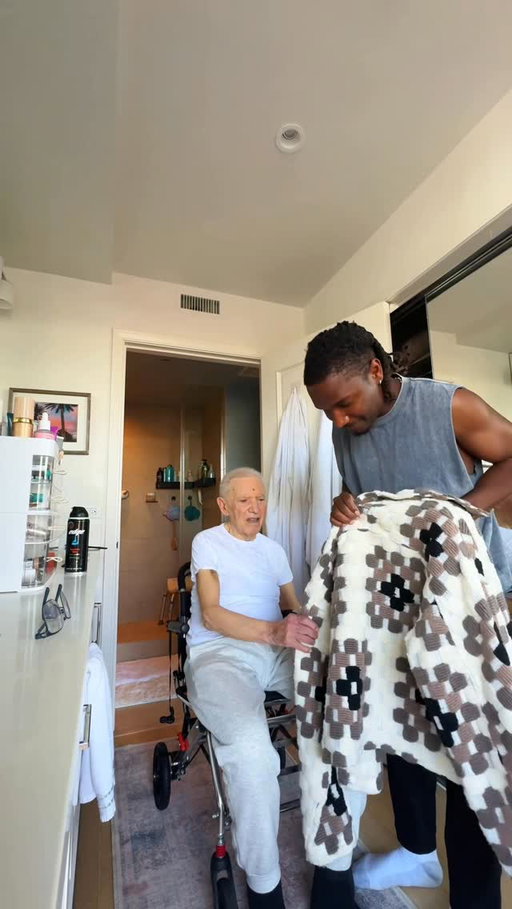 During the grooming session, Frank and I talked about his time in the Navy. I surprised him with some sweatpants he’s been wanting to get and a jacket that he also seemed to really like(Both not an ad). Please bear with me, I know this video and the next are almost 2 minutes long. I try to make it as short as possible, but I promise the next video is gonna be well worth it. I will be posting it tomorrow morning, so please stay tuned. ￼Be kind to one another. PS: No pressure but if you feel it in your heart to donate to encourage this cause, link is in bio. Thank you