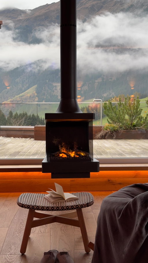Slow days in the Italian alps 🍂

Send this to someone you would love to get cozy with here 🤍

📍@hotelplunhof 

#cozy #wellnesshotel #mountain #italianalps #italy #spa