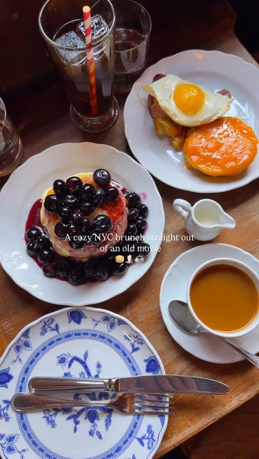 The coziest brunch spot in nyc for chilly mornings 🥞☕️

An old-world tavern in west village from the team behind via carota — comforting food, warm vibes, and pancakes that should be the first thing on your table 🥰🕯️

📍@commerceinn (West Village)

—————————
🏷️
#newyorkcity #nyc #nycfood #nycbrunch #nycwestvillage #westvillagenyc #nyceats #pancakes #commerceinn #nycrestaurant #nycrestaurants #nycfoodie #brunch #cozycorner #cozyvibes
