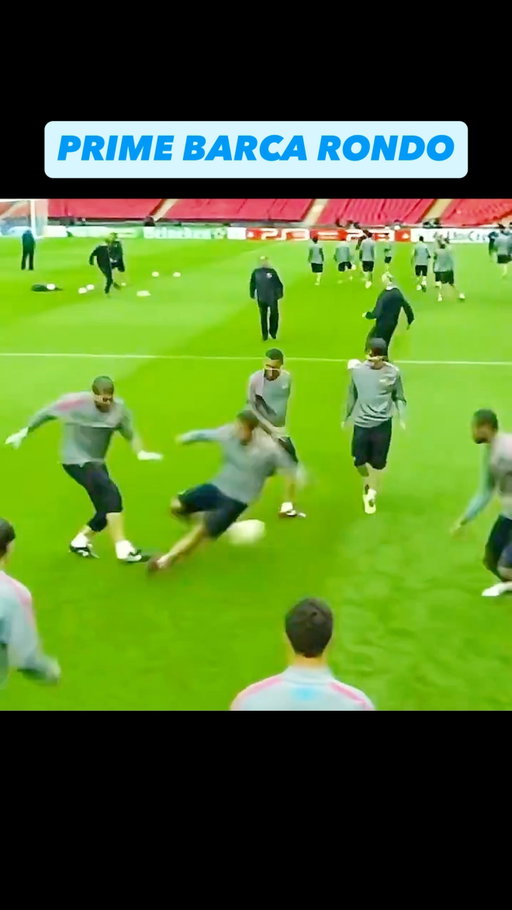 Imagine getting caught in the middle of a prime Barca rondo 😂🤦‍♂️