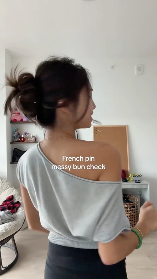 I swear use anything but a ponytail to make a messy bun #messybun #frenchpin #frenchpinhairstyle