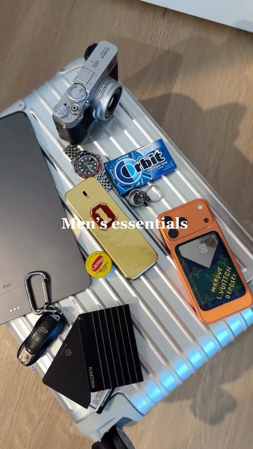 Daily essentials for men who move with intention.🤎✨
#menessentials #luxury
#whatisinmybag #cleanboy #explorer
