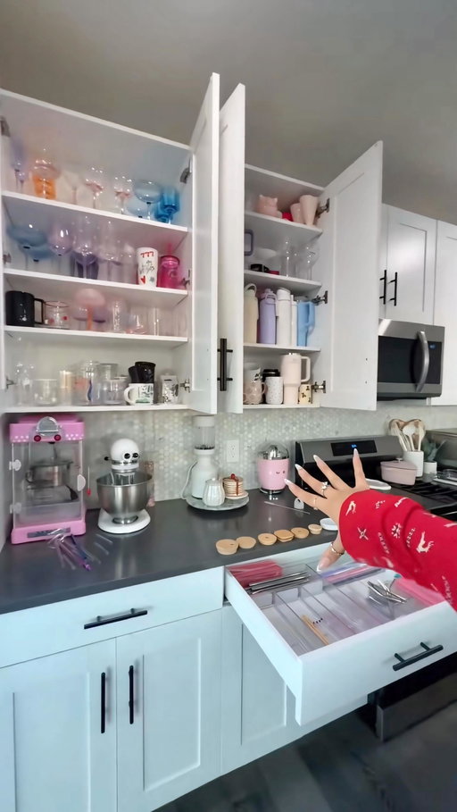 My kitchen NEEDS to be decluttered ✔️ See you in part 2 😚✨☕️