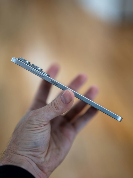 Photos I took of the Samsung S25 Edge⁠
⁠
📷: ZVE1 16-35mm f2.8 & 50mm f1.4
