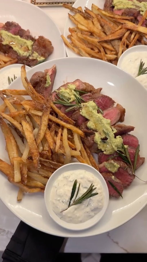 steak frites!🤭♥️ recipe is on my substack!