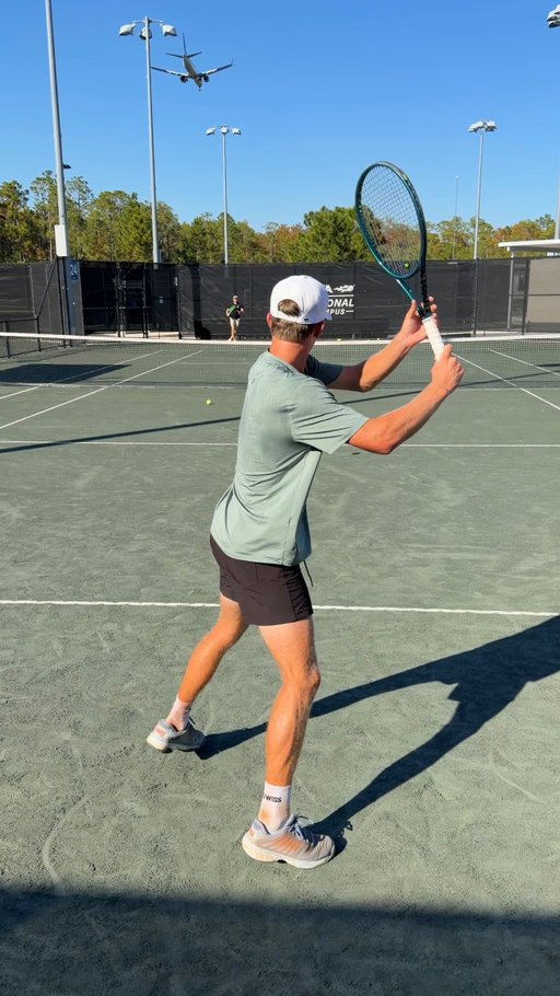 Fun to watch the top American juniors training with USTA Player Development at the National Campus. 

With the @vuoriclothing x @wilsontennis dual sponsorship 

Big few weeks coming on the green clay in Florida for the top juniors in the world with IMG Championships & the Orange Bowl

UVA locks in another one. Hoos have the #1 American in the 2026 & 2027 classes with Jack Kennedy & Ryan Cozad ⚔️