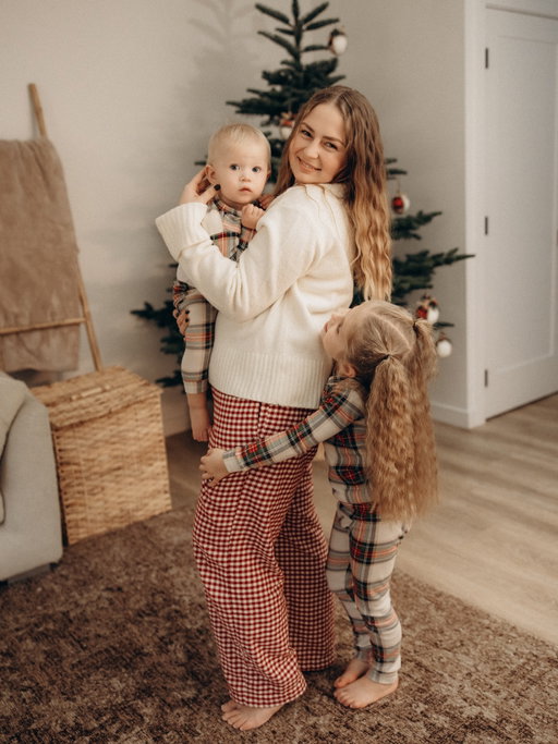 Family is my comfort, my joy, my whole heart.
And these photos captured it perfectly.
Huge thank you to @aliisha.ph — you’re truly amazing at what you do ❤️