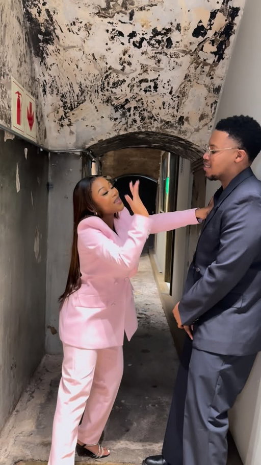 “Buya Ekhaya” carries all the feeling. @mawelele__ & @naledi_aphiwe_ deliver. 🧡🎶

Press play on Audiomack 🎧
