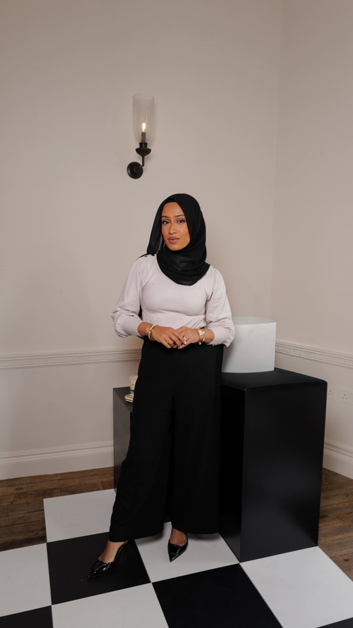 Letting me reintroduce myself… 🫶🏽

#muslimmum #modestfashion #browngirlbeauty
