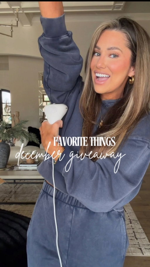 🎁 DECEMBER GIVEAWAY 🎁 

Wait until the end 😅💵…
As a MASSIVE thank you for all the love & support you all have shown this year…I’m doing a “Favorite Things” December giveaway!

How to enter: 
✨like this post + comment on this post 
✨make sure you’re following me 
✨tag a friend!
Every tag, comment, or share is a *bonus* entry!

Winner will be announced December 26th in my stories!

(US residents only! And this giveaway is not Affilated with IG!) - make sure ONLY MY account DMs you & Watch out for scams.

Comment “LINK” If you just want direct links to any of these items to purchase!

Winner items:
@lolablankets 
@hannismooth 
@hydrojug 
@harmonizebeautyco 
@olaplex 
@getintothelimelight 
@xyngularofficial 
@happystackshop 
@tartecosmetics 
@oseamalibu 
@ourskinhaven 
@wallicases 
Designer insired purse 
AND $500 CASH!!!!!!!

#christmas2025 #favoritethings #goodies #giftideas #gift #christmastime #christmas #beauty #hair #hairproduct #fashion #hairideas #viralproducts #musthave #gifting #thankyou