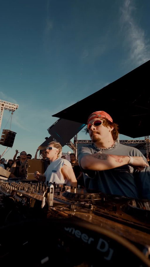 AWÊ FOI DOMINADO 🅰️ acho que estamos ficando viciados em tocar no pôr do sol, mto obrigado Rio Preto, é sempre muito especial!¡ ❤️
📹: @alexandreqrzt
