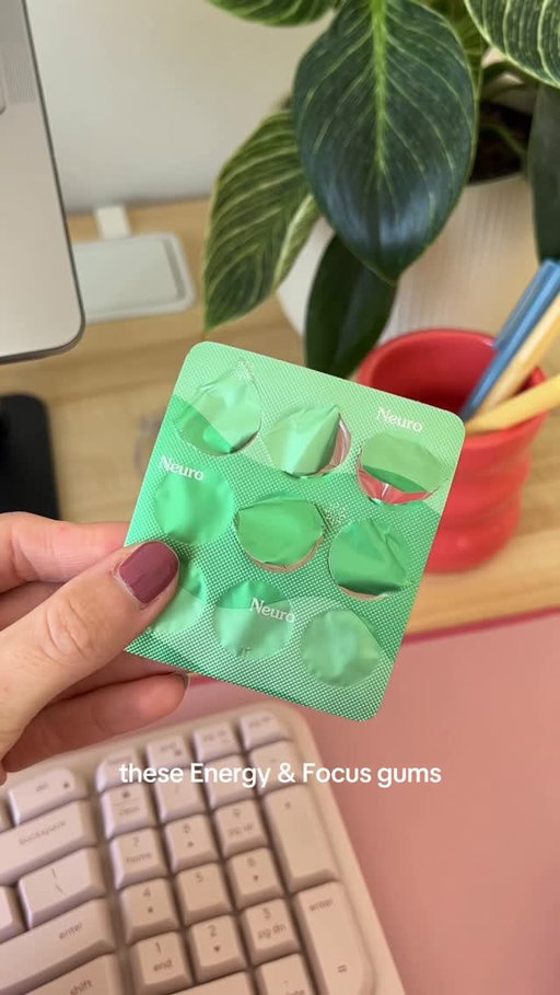Just in time for Cyber Monday and holiday shopping 👀

P.S. @neurogum had me LOCKED INNN. I actually get so focused.

Shop their 25% off sale now and score a free gift with purchase, a peppermint gum single pack! (🔗 in bio!)

#ad #NeuroGumPartner #cybermonday #blackfriday #budgeting @neurogum