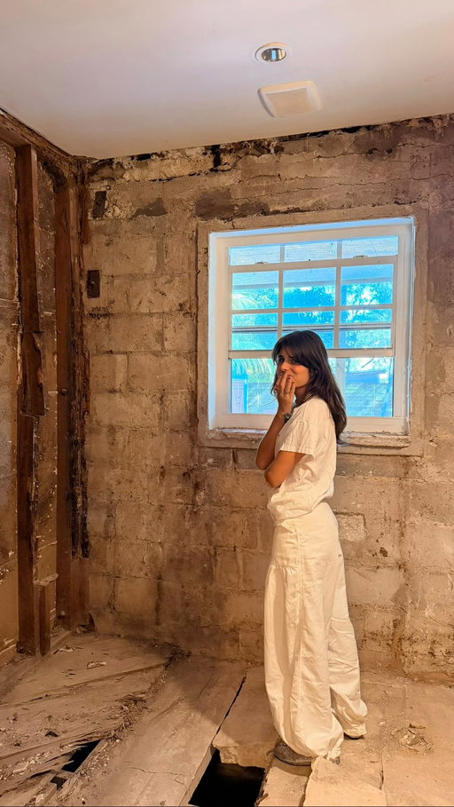 fully didn’t think it could get worse after deciding to take off the pink tiles 🥹 the house is from the 30s so i can’t even pretend to be surprised~ this just turned into a way bigger project than i ever planned for 😭🩷👷‍♀️