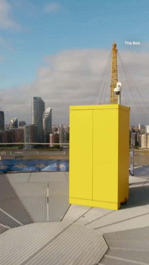 10 celebrities are about to be dropped into challenges they can’t predict. The moment those doors open… the game begins 💛 Here’s a first look at The Box, hosted by Gary Lineker. Coming to ITV in 2026 ✨

#TheBox #GaryLineker #ITV