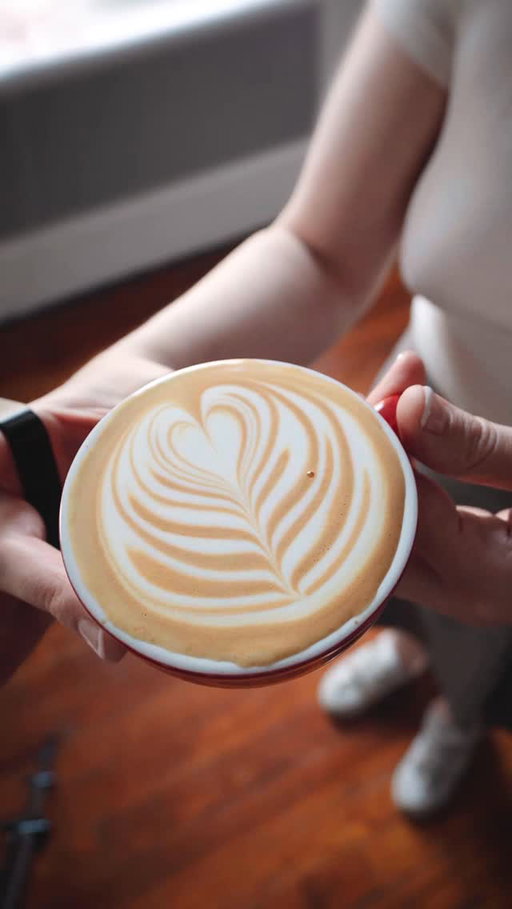 First pour in over a month 🫣
But as always we are so back 
.
#latteart