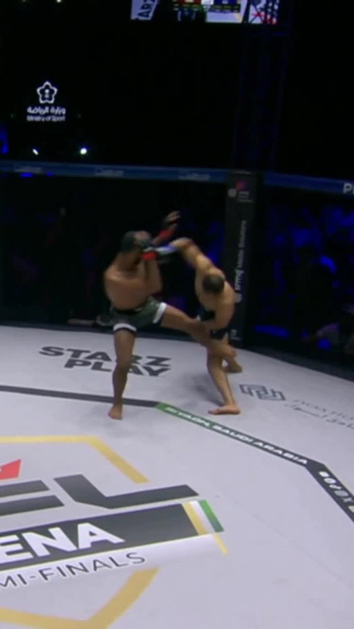Protect your knees at all times 😬

@mo_alaq returns this Friday, December 5th as he looks to win the @pflmena Welterweight Title against Badreddine Diani

Watch @PFLMENA Finals live on the PFL App THIS FRIDAY at 9:30am ET, then again at 8p ET on @vicetv