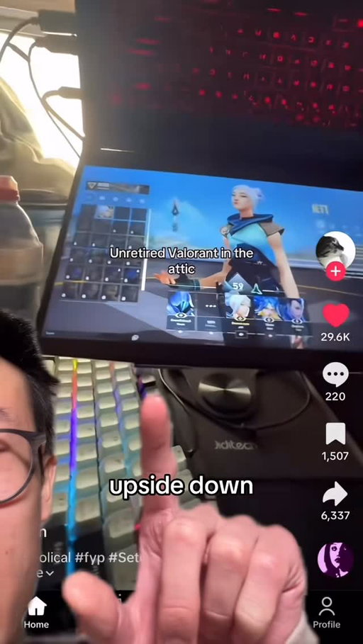 bro got a flipped laptop setup 

#gaminglaptop #laptop #tonytechbytes