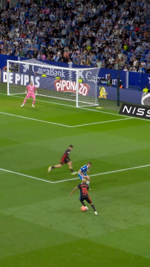 A special goal from Lamine Yamal. 💫

Is it a FIFA Puskás Award winner? Have your say on FIFA.com now! 🗣️

🎥 La Liga