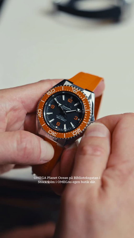 Betalt samarbete med @OMEGA -
Orange vridring och matchande gummiband eller en ny subtil stållänk med diskret svart keramisk ring? Nya Seamaster Planet Ocean kommer i hela sju olika utföranden och i samband med 20-årsjubileet av modellserien finner vi en rad imponerande uppdateringar i såväl estetik som funktion. #OMEGA #PlanetOcean