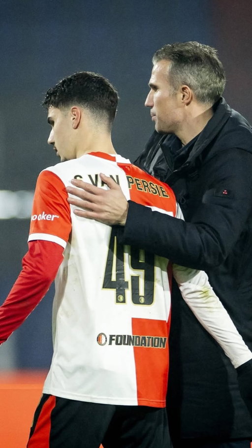 Feyenoord manager Robin Van Persie explains why he once called his son, who plays for his team, a “loser” 😳

Our full interview with RVP is available to listen to or watch now, wherever you get your podcasts! 

Comment “RVP” and we’ll DM you a link! 📲