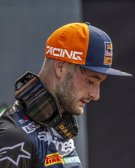 Off-season but never off our game. Secured two more years with the king @jeffrey_herlings84