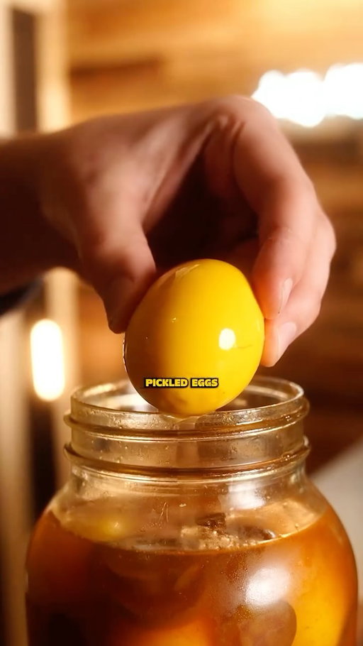 Cowboy Candy Pickled Eggs 🥚🤠 

Recipe👇
🔸 12 hard-boiled eggs
🔸 1 quart jar 
🔸 2 cups Apple Cider Vinegar
🔸 1 cup White Sugar
🔸 1 cup Brown Sugar
🔸 1 tsp Garlic Powder
🔸 1 tsp Ground Turmeric
🔸 1/2 tsp Cayenne Pepper
🔸 1 cup Sliced Jalapeños

#eggs #cowboycandy #foodart #instafoodie