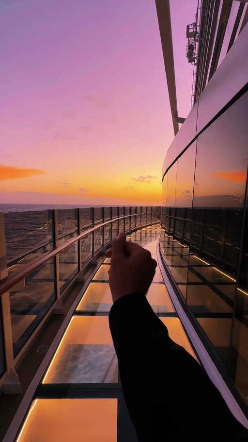 Snap your way through MSC Seascape 🫰 Which do you prefer on board, day or night?

📍 MSC Seascape

#MSCCruises #MSCSeascape