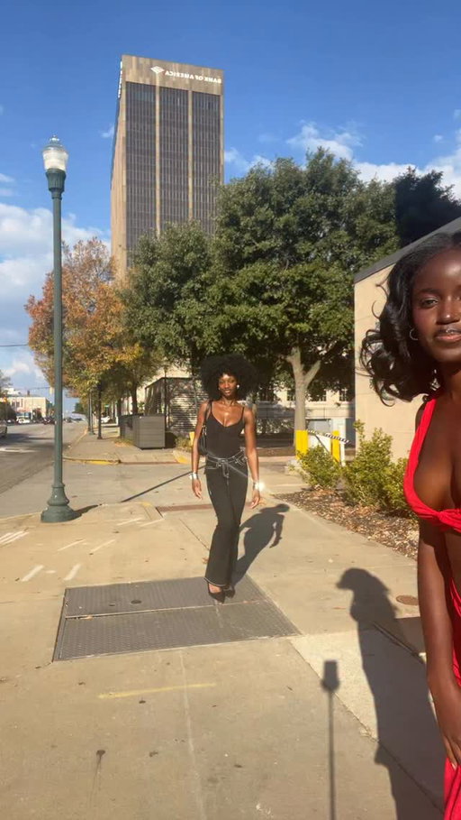 Just two baddies stopping traffic 🥰