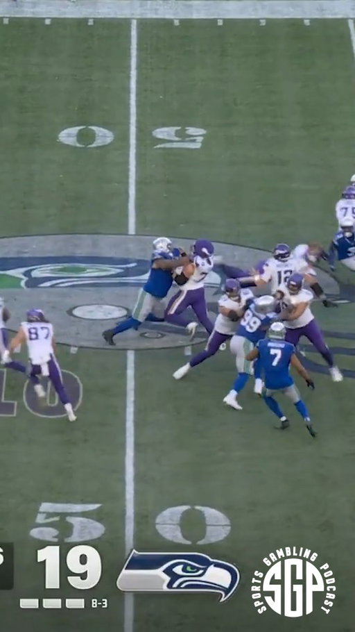 #minnesotavikings Max Brosmer is the smartest quarterback with the dumbest throws.
