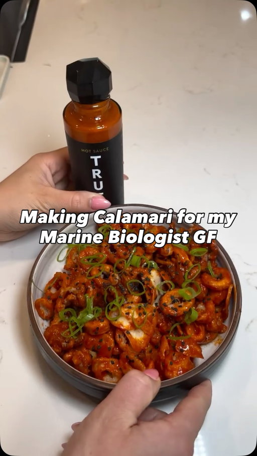 Making spicy buffalo calamari for my marine biologist girlfriend using @sauce while learning facts about squid.

Recipe:

- cut squid into rings and separate tentacles
- season with olive oil and salt and mix with thinly sliced garlic
- coat with seasoned flour and fry until golden
- toss with @sauce OG black truffle hot sauce and garnish with sesame seeds and scallion

#funny #science #calamari #creator