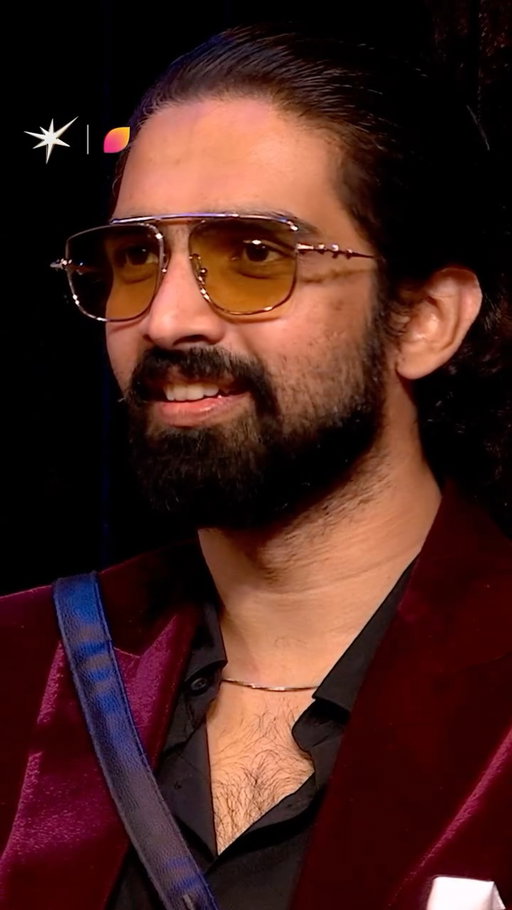 Open Mic Night in Bigg Boss house! Kullu, Gurleen aur Sumaira aaye comedy aur roast ka tadka lagane. Ready for the fun? 🤣

Dekhiye #BiggBoss19 ka naya episode, har roz raat 9 baje #JioHotstar par aur 10:30 baje @colorstv par.

#BiggBossOnJioHotstar #BB19OnJioHotstar

@kullubaaazi @gurleen_pannu @sumairashaikh__ @gauravkhannaofficial @tanyamittalofficial @rj_pranit @farrhana_bhatt @amaal_mallik @maltichahar