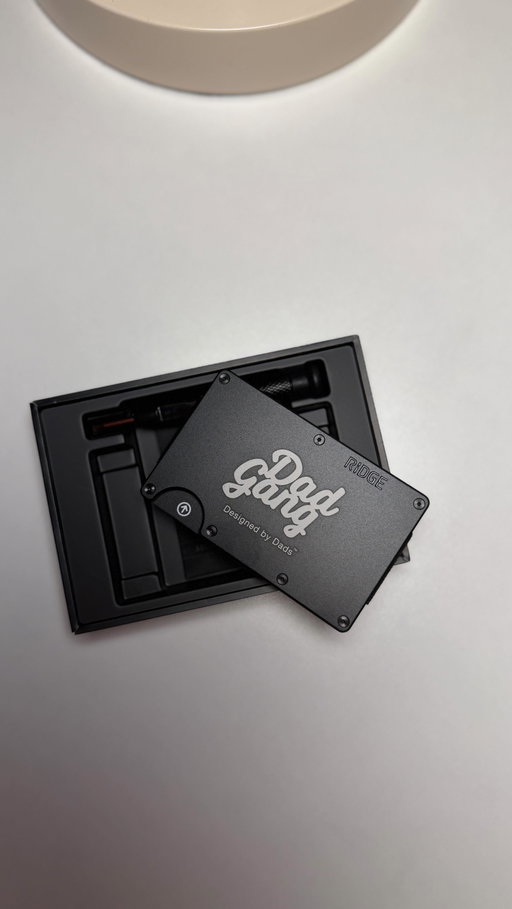 Dads deserve the best wallets. Something special launching tomorrow at 9 AM PST. @ridge 

#DadGang #Ridge 🤝