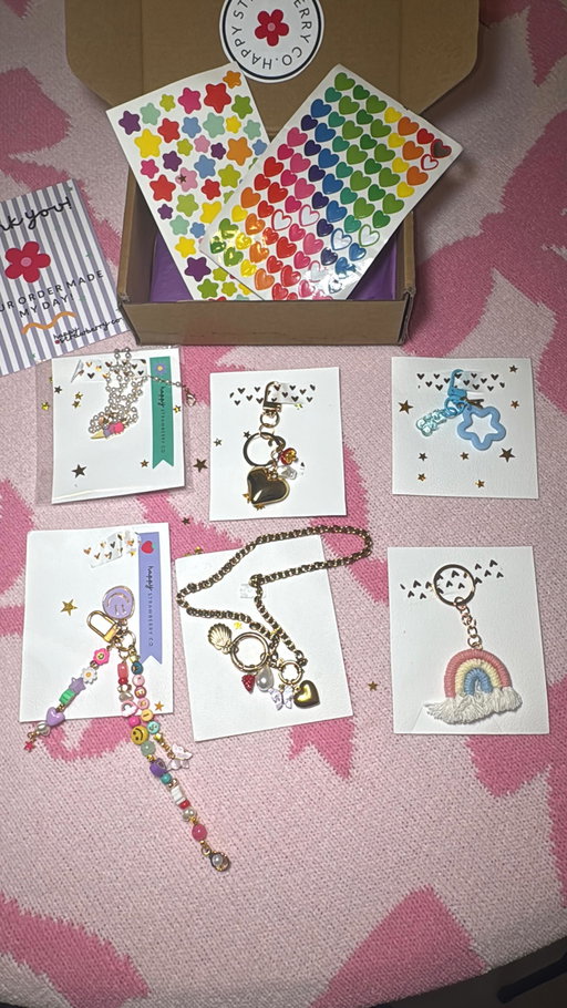 @happy.strawberry.co seriously makes the cutest jewelry and keychains ever!! #personalizedjewelry #smallbusiness #ontariobusiness