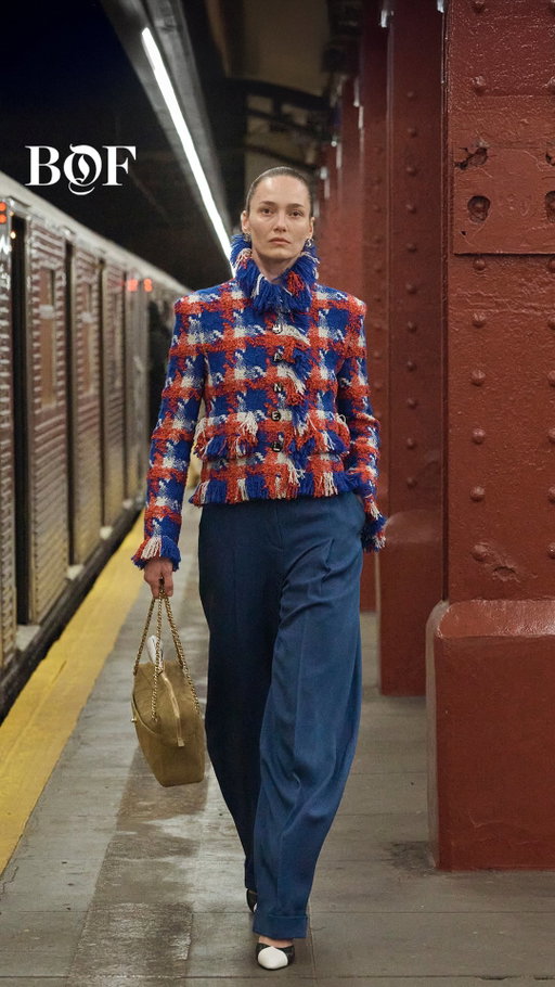 Matthi​​eu Blazy’s October debut for Chanel was the hottest in a high-stakes Paris season. Now, the designer is bringing his @chanelofficial revamp to New York, with a cinematic #ChanelMetiersdArt show staged in the Bowery subway. Winning over New Yorkers is key to Chanel’s success in the US, one of luxury’s most resilient key markets where the brand must strike a delicate balance between tradition and innovation.

What do you think about Blazy’s second collection for Chanel?