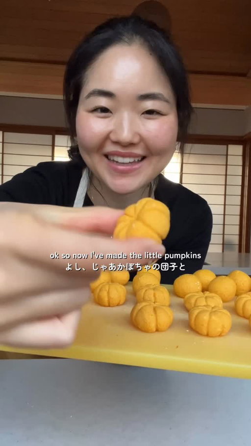 I never said I’d follow the recipe EXACTLY 😅 but I think they’re cuter as pumpkins!
I thought grating would be the worst part of this recipe but I think it was actually the shaping lolol

Should I try to follow this recipe EXACTLY and see what I get? 😅

レシピ通りに作るなんて一言も言ってないけどちょっと変えすぎたかな？😅
でもかぼちゃ形のほうが絶対かわいいでしょ！
すりおろしが一番大変だと思ってたけど、本当にキツかったのは成形だった…笑

次はレシピ通りに作ったらどうなるか試してみようかな？😅

#japaneserecipe #mitarashidango #みたらし団子
