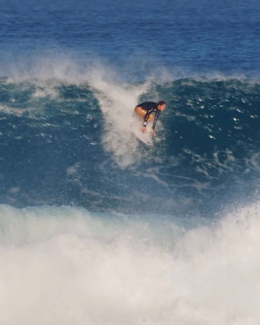 fun one from this morning at pipe 🌟 @vanssurf 
vid by cam