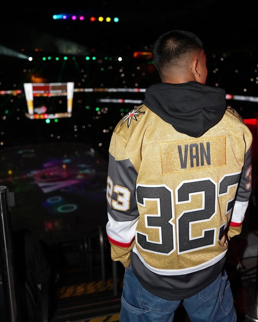 SETTING THE TONE 🚨

@TheFearlessMMA1 🤝 @VegasGoldenKnights

[ #UFC323 | DEC 6 LIVE on @ESPN PPV ]