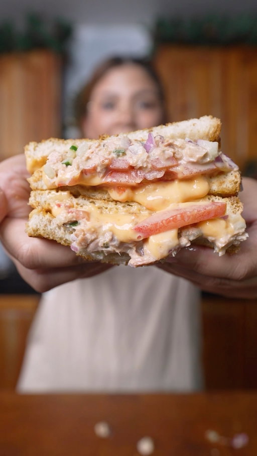 LUNCHBOX CHEESY TUNA MELT 🥪 

The best packed lunch is all in the details!

Toasted bread for maximum flavor, fresh ingredients for crunch, plus plenty of that nostalgic creamy Cheez Whiz. You’ve got a sandwich so good, you’ll want to eat it right away 🤤

#food #foodlovers #foodlover #foodieph #foodie #filipino #cooking #delicious #yummy #instafood #foodvlogger #foodblog #mukbang #eating #foodieph #foodblogger #instagood #foodtrip #abimarquez #lumpiaqueen
