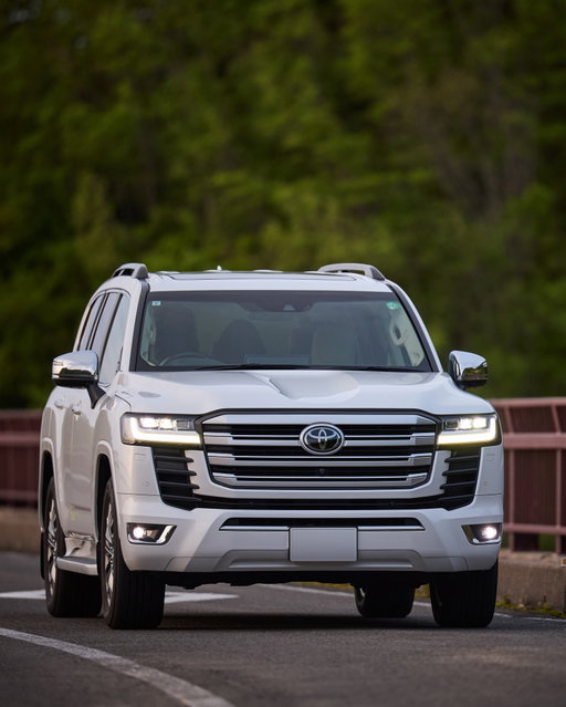 Boldness in focus.

#TOYOTA #LandCruiser300 #SUV