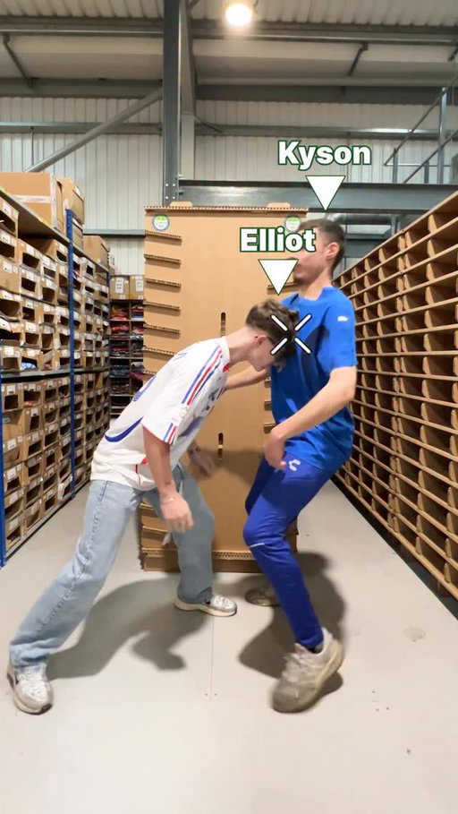 𝑪𝑯𝑶𝑶𝑺𝑬 𝒀𝑶𝑼𝑹 𝑭𝑰𝑮𝑯𝑻𝑬𝑹 🥊 

Elliot or Kyson? Who’s winning Advent Deals Day 3? 👀

You can now get the sponsorless versions of the Sampdoria home and third shirt from last season for just £24.99!!

🌍 Worldwide Shipping | Shop via the link in bio 👆🛒