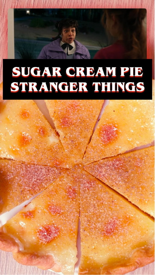 🎬✨ La Tarte d’Erica – Stranger Things S5 (sans spoilers, promis !)

Tu te souviens de la fameuse tarte qu’Erica prépare pour Tina et son frère Derrick? Aujourd’hui, on la réalise ensemble ! 🙌
C’est une Sugar Cream Pie, un grand classique de l’Indiana… tout comme Hawkins 👀🍰

🥧 Au programme :
Du sucre, du gras, du réconfort, et surtout… une bonne dose de pop culture dans ton assiette.
Abonne-toi pour encore + de recettes inspirées de tes univers préférés ! ⚡📺🍴

📝 Ingrédients pour 1 tarte :

1 pâte brisée pur beurre
200 g de sucre blanc
50 g de fécule de maïs
75 cl de crème liquide entière (30 % MG)
75 g de beurre demi-sel
1 cuil. à café d’extrait de vanille

3 cuil. à café de cassonade
1 cuil. à café de cannelle moulue
½ cuil. à café de muscade moulue

🔪 Prêt.e à défier les forces du Upside Down en cuisine ? Let’s go !

#strangerthings