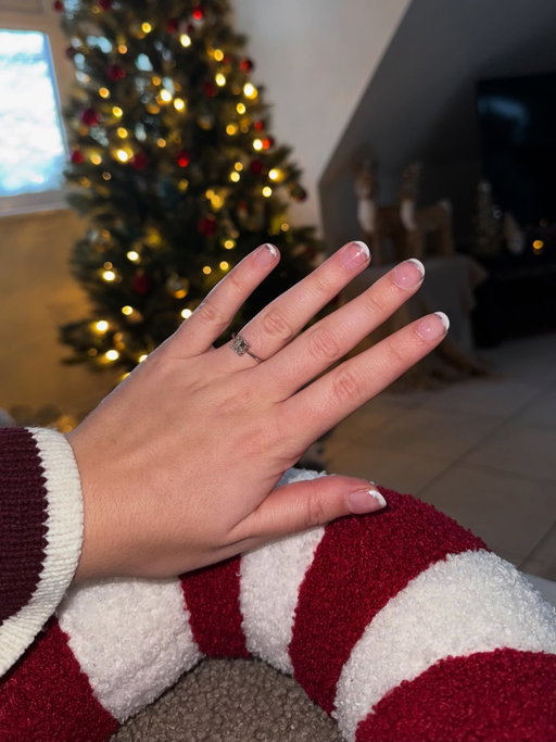 Added a little Christmas sparkle to what would’ve been a simple French tip 💅🏼✨❄️